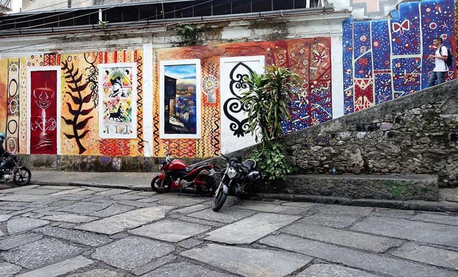 3-Hour Urban Arts Walking Tour - Olympic Boulevard: seeing the world’s largest street mural