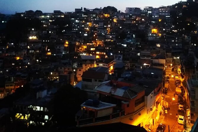 A socio-educational and gastronomic experience in the Vidigal favela - Cold beer and pastels at a local bar: culture that tastes like a conversation