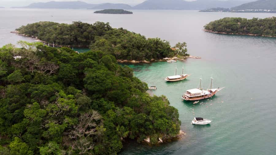 Angra dos Reis: Boat Tour in Ilha Grande and Lagoa Azul - Lagoa Azul: the clearest-water stop for snorkeling and sea life
