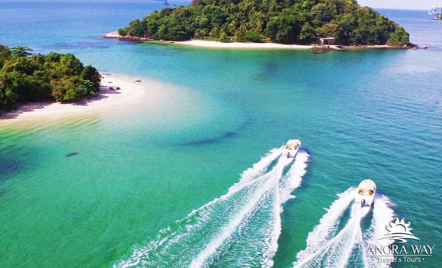 Angra dos Reis: Super Lagoa Azul Speedboat Tour - Stop 1: Ilha de Cataguás for fine sand and a quick island reset