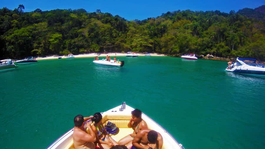 Angra dos Reis: Super Lagoa Azul Speedboat Tour - Stop 2: Lagoa Azul natural aquarium—spectacular, but no pier access