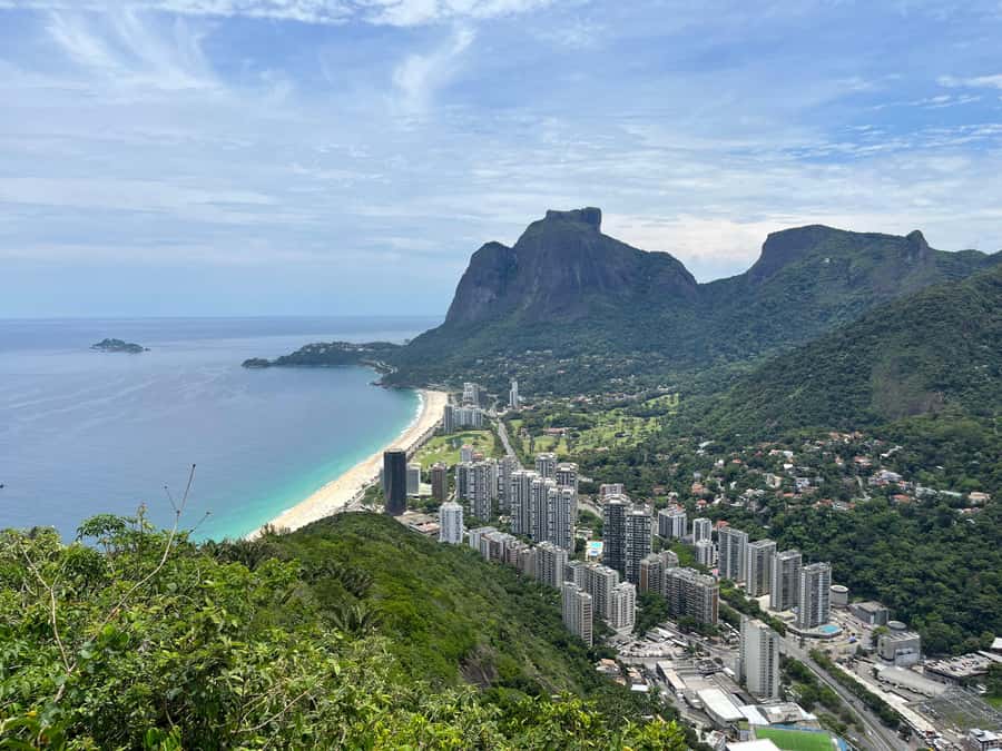 AVenturismo 2 Irmãos hill + Vidigal Favela - What to bring for a medium-level hike in uneven terrain
