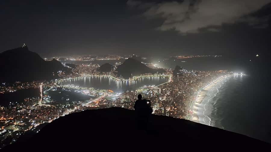 AVenturismo 2 Irmãos hill + Vidigal Favela - Why 2 Irmãos + Vidigal feels different from a typical Rio tour
