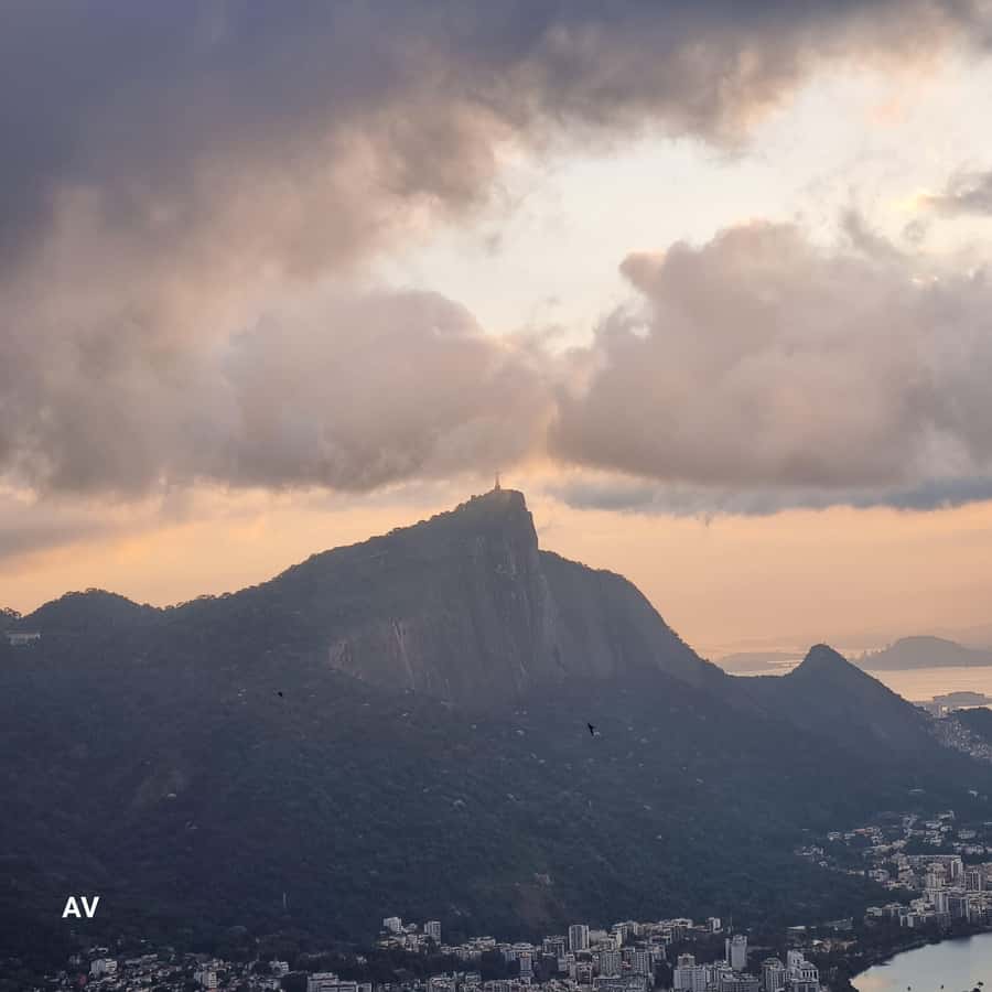 AVenturismo 2 Irmãos hill + Vidigal Favela - Viewpoints on the way up: sea, city, and the “wait, wow” moments