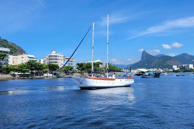 Brunch & Sunset Cruise with Capirinha in Rio - Crew energy: why Pedro, Luizia, Thais, and Klaus keep the mood light