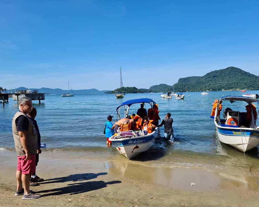 Discover Ilha Grande on a Boat Tour - Departing from Angra - From Cais Santa Luzia to Ilha Grande: a 4-hour taste of Costa Verde