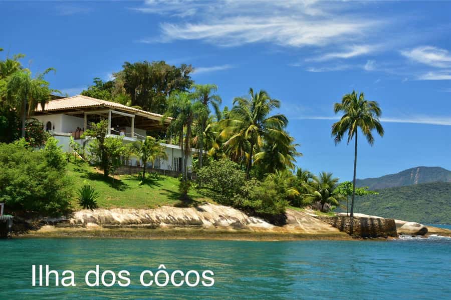 Discover Paraty's Best Islands on an Exclusive Schooner Tour - Praia da Lula: photos, relaxation, and breathing room