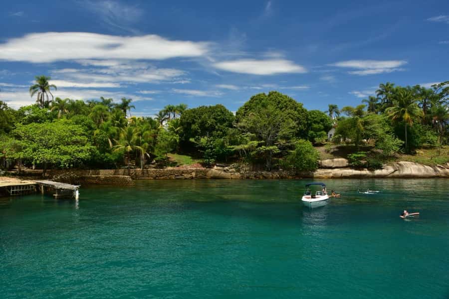 Discover Paraty's Best Islands on an Exclusive Schooner Tour - Onboard perks that make the sail part of the day