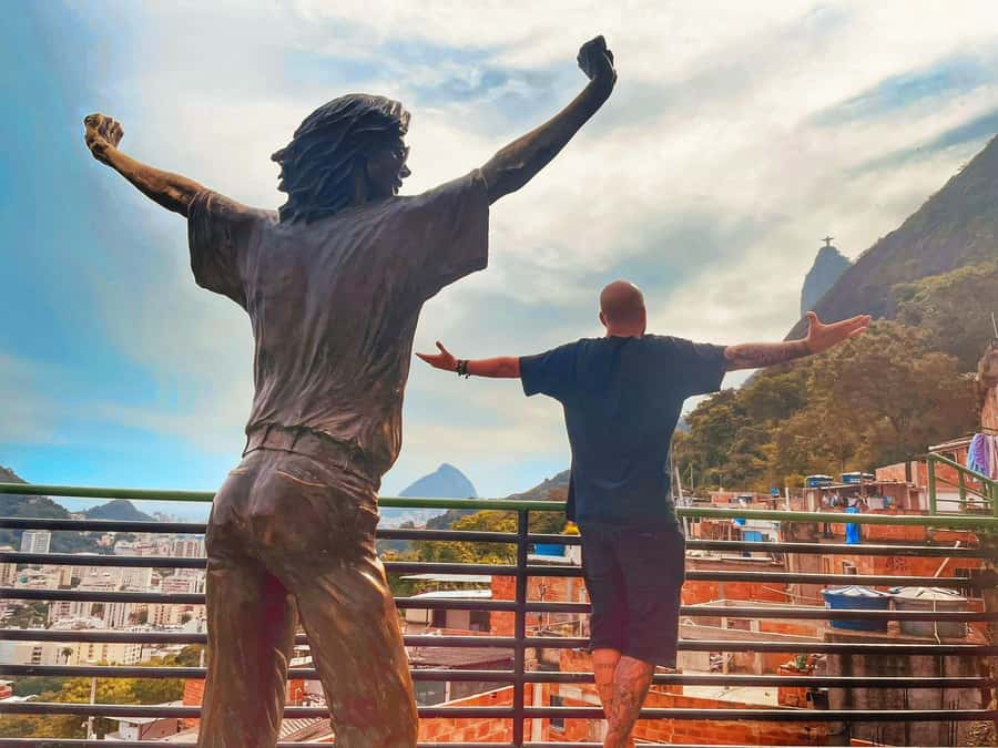 Favela Santa Marta: Walking Tour with local guide - Arts and sports stops: what you’re really being shown