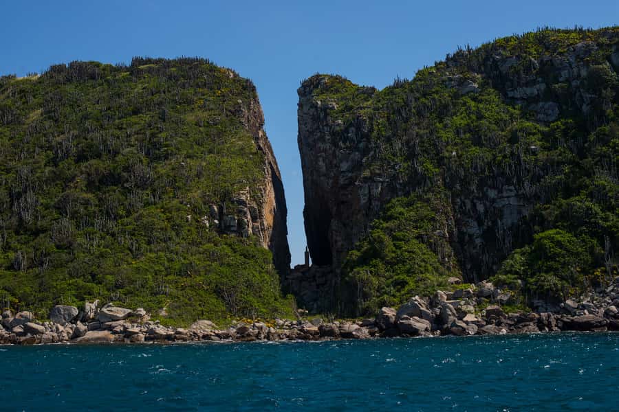 From Rio: Arraial do Cabo Day Trip with Boat Tour - What Really Changes Your Day: Wind, Shore Alternatives, and Crowds