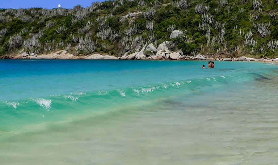 From Rio de Janeiro: Arraial do Cabo Island Day Trip - Ilha do Farol and the boat ride: comfortable seats, quick sea moments
