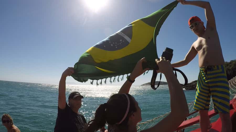 From Rio de Janeiro: Búzios Full-Day Boat Tour - Rua das Pedras Free Time: Souvenirs, Crafts, and Getting Your Bearings