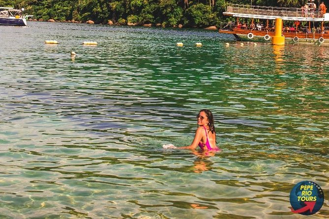 Full Day Tour to Angra dos Reis with Lunch - Stop 1: Lagoa Azul and the Brooke Shields nickname