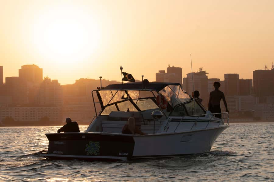Glória: Sunset Speedboat Cruise with Drinks and Snacks - Setting Off From Marina da Glória: Fast Start, Great Views