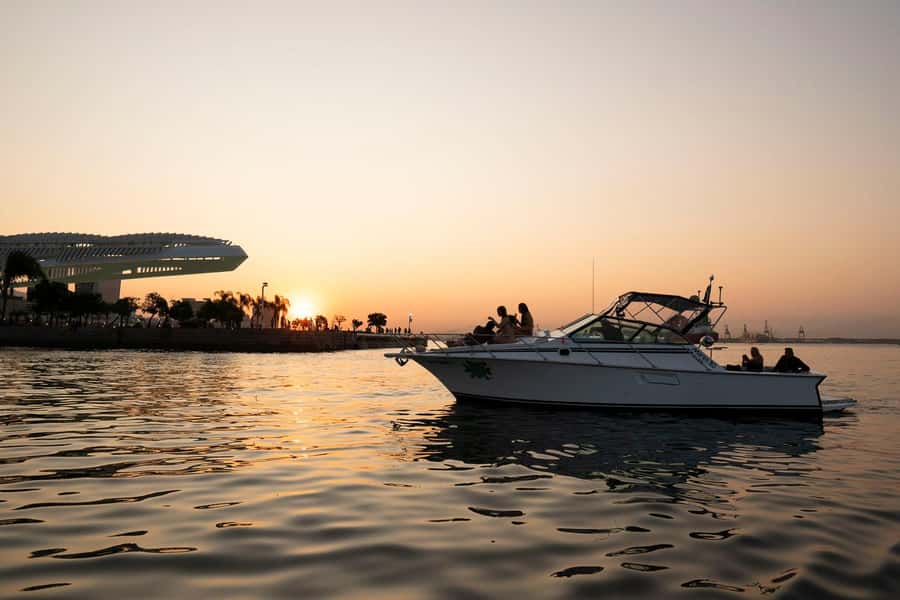 Glória: Sunset Speedboat Cruise with Drinks and Snacks - Small Group Experience: Why It Feels Better on the Water