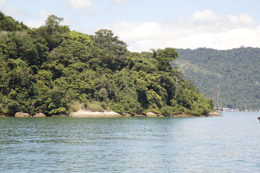 Half-Day Schooner Cruise and Snorkeling in Paraty Bay - Tobogan and Poço do Tarzan waterfalls: what to expect