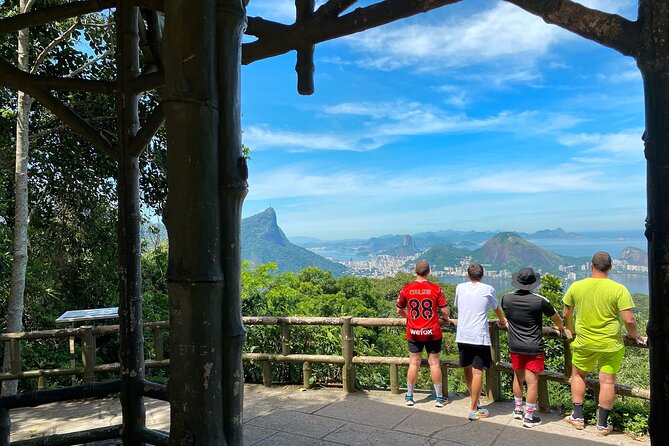 Hiking in the Tijuca Forest : Waterfalls and Caves - Cascatinha Taunay: Taunay Waterfall and the fun (and spray) factor
