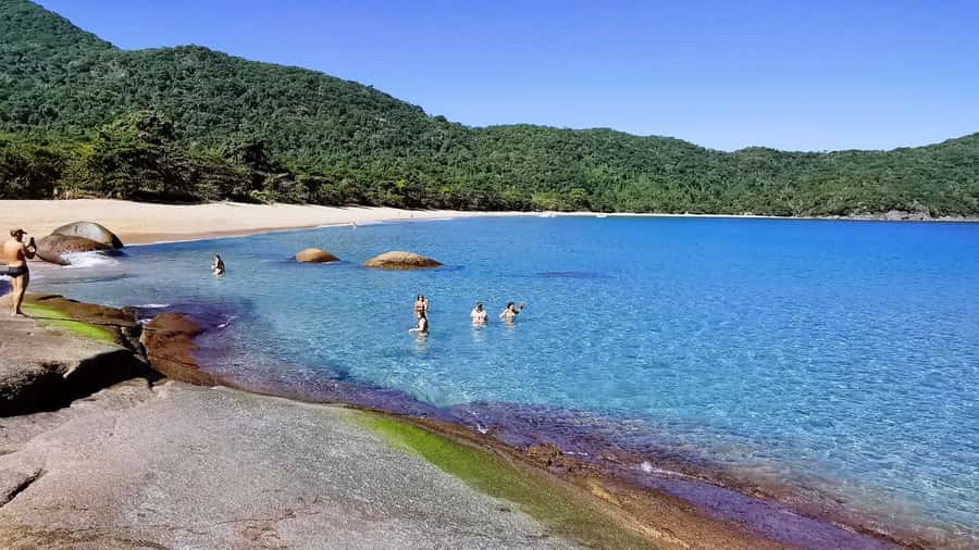 Ilha Grande: 360° Circumnavigation Speed Boat Tour - 8h - Safety Briefing: What Happens Before You Leave Vila do Abraão