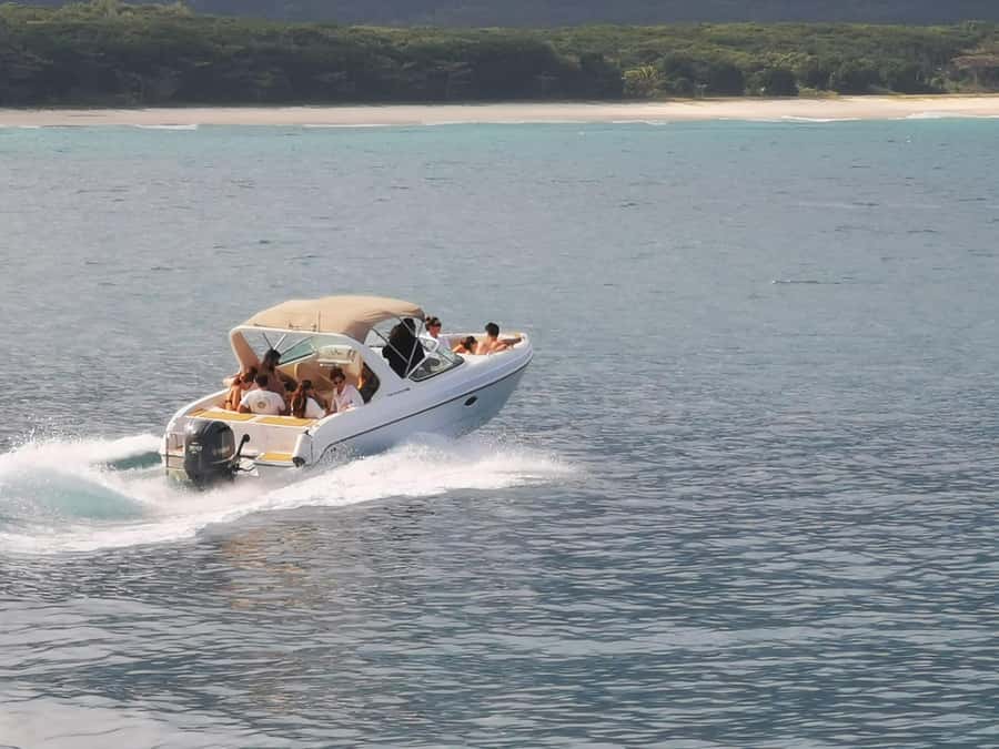 Ilha Grande: 360° Circumnavigation Speed Boat Tour - 8h - Cruising Views: The 30-Minute Between-Stop Stretch