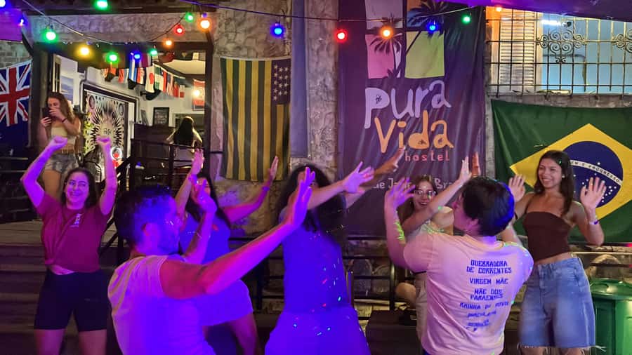 Latin Music Dance Class + DJs + 2 Free Drinks - DJs from Latin to Funk: how the warm-up keeps it easy