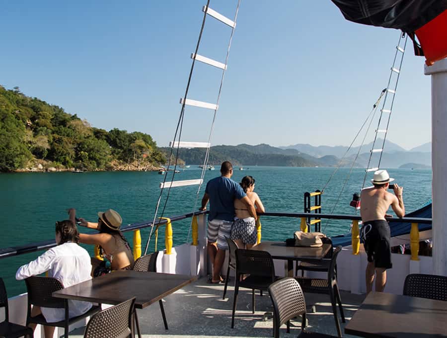 Paraty Bay: Islands & Beaches Boat Tour with Snorkeling - What’s on the boat: comfort, safety, and water toys
