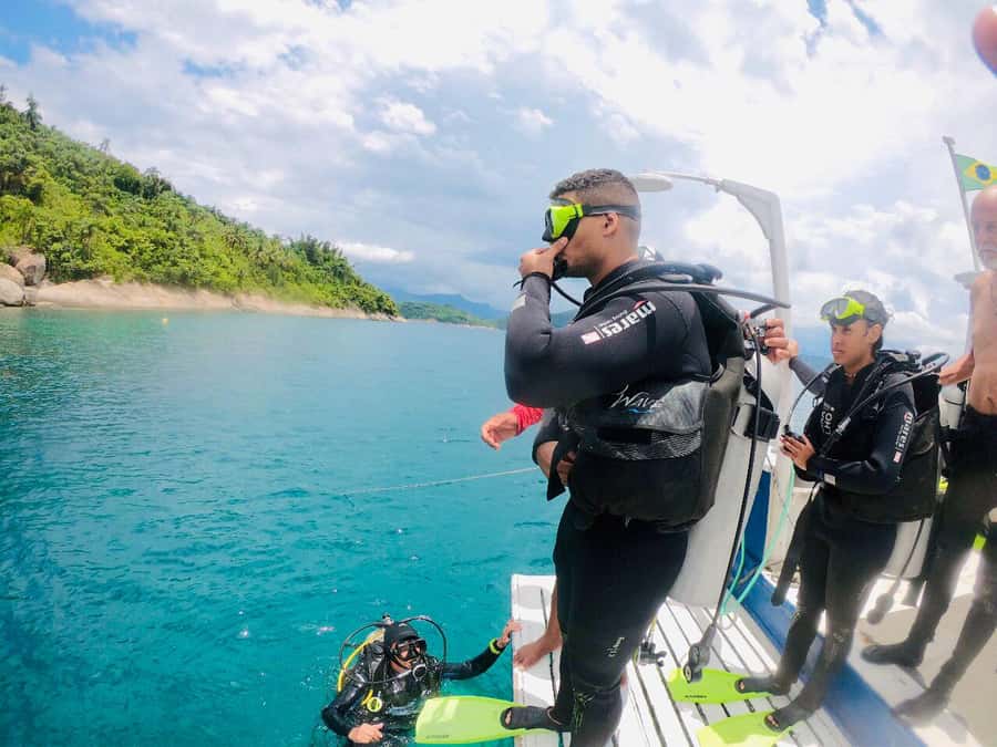 Paraty: Discovery Scuba Diving Experience for Beginners - The boat experience: your downtime is part of the value