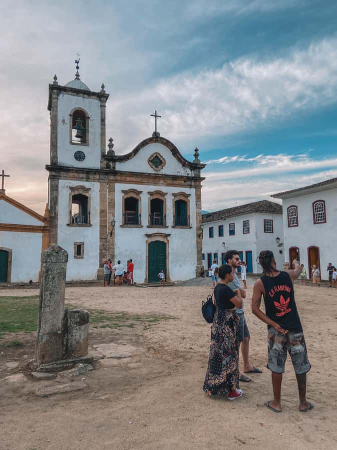 Paraty: Historic Centre Walking Tour & Cachaça Tasting - The 90-minute rhythm: starting at Largo de Santa Rita
