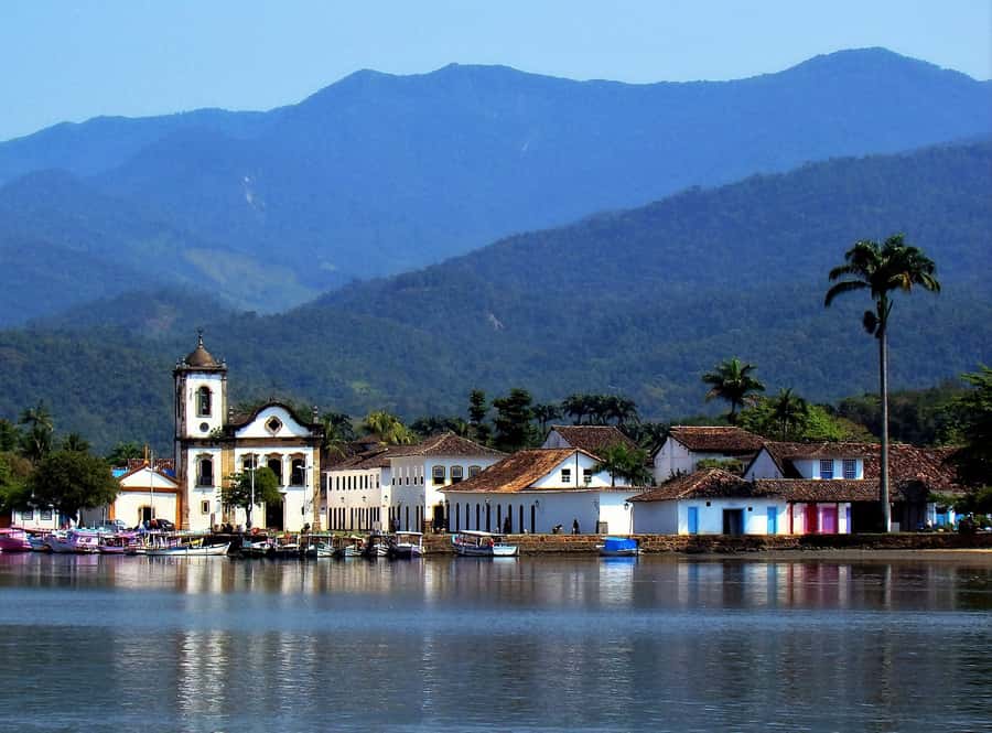 Paraty: Schooner Boat Tour with Beaches and Snorkeling - Onboard Life on the Schooner: Crew, Deck, and the Group-Day Reality