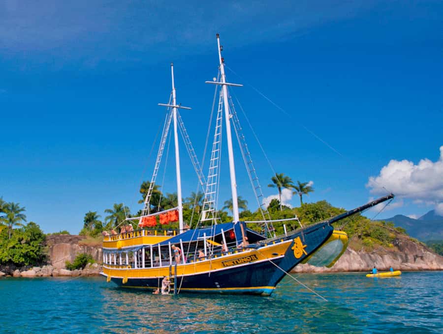 Paraty: Schooner Boat Tour with Beaches and Snorkeling - Beach and Island Stops: What You’ll Actually Do at Each One