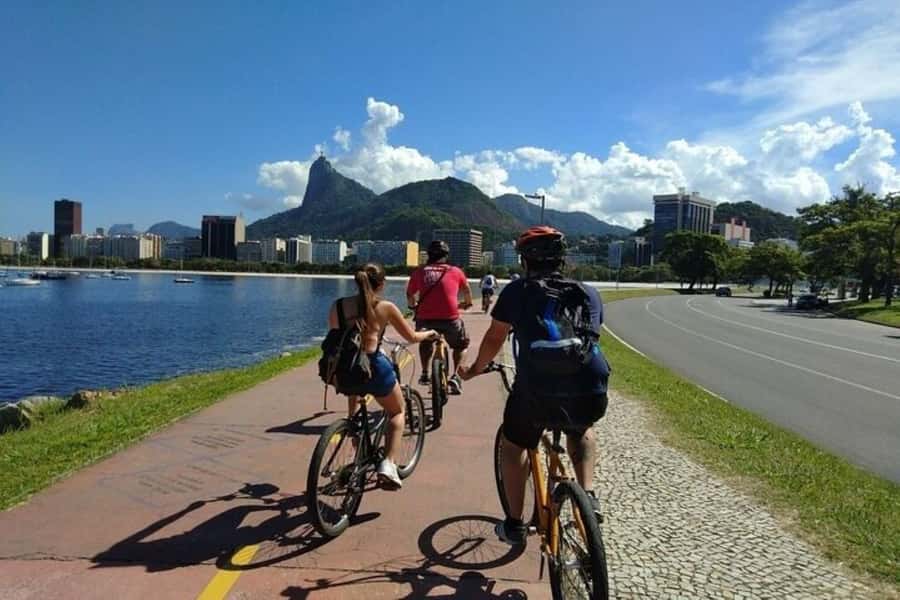 Rio Bike Tour – Discover the Beaches and Lagoon - Copacabana Start: Avenida Atlântica and the Famous Beach Run