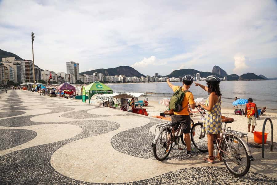 Rio Bike Tour – Discover the Beaches and Lagoon - Ipanema Beach to Praia do Leblon: Where the Neighborhood Mood Changes
