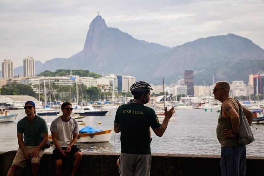 Rio Bike Tour – Discover the Beaches and Lagoon - Guides and Explanations: What Makes the Ride Go From Good to Memorable