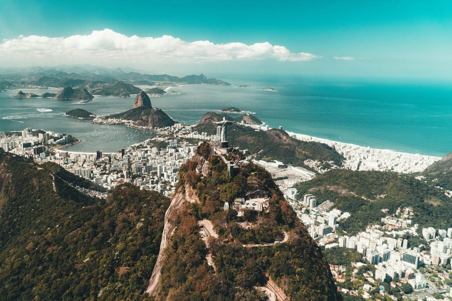 Rio: Cristo Redentor, Pão de Açúcar , almoço em churrascaria - Maracanã and the Sambadrome: Rio beyond the postcard