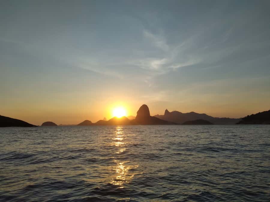 Rio de Janeiro: Boat Tour - Sunset with Beer - Niterói Contemporary Art Museum: the best side-eye viewpoint