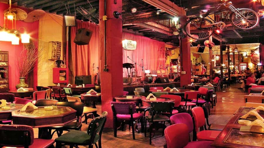 Rio de Janeiro: Brazilian Music at Rio Scenarium with Dinner - A 7 p.m. start: dinner first, then Rio Scenarium in Lapa