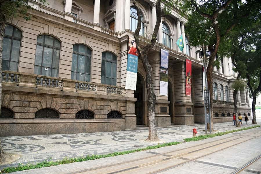Rio de Janeiro: Downtown Walking Tour - dos Teles Arches and the Winding Alleyways Moment