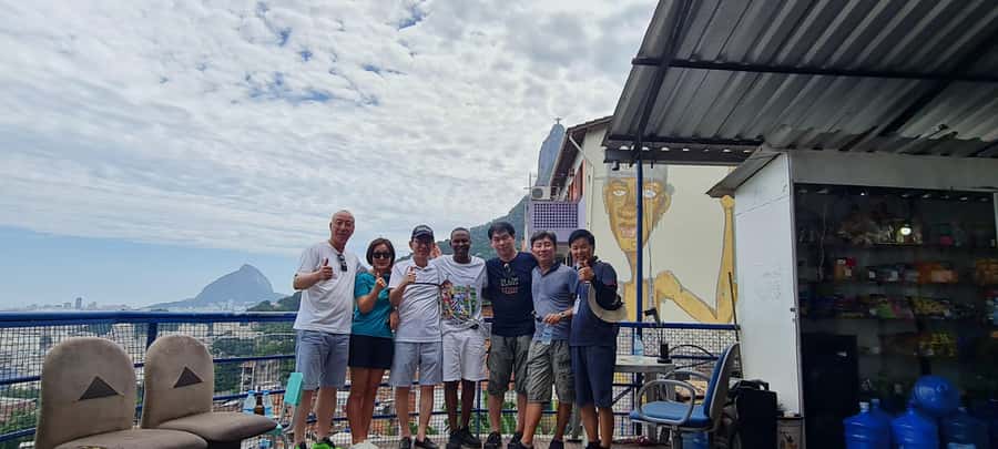 Rio de Janeiro: Favela Santa Marta Tour with Resident Guide - The 150-minute route: cable car, viewpoints, and community stops