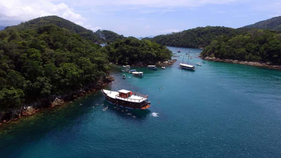 Rio de Janeiro: Ilha Grande with Boat Tour & Optional Lunch - Baleia’s Beach swim stop: an easy first-water moment