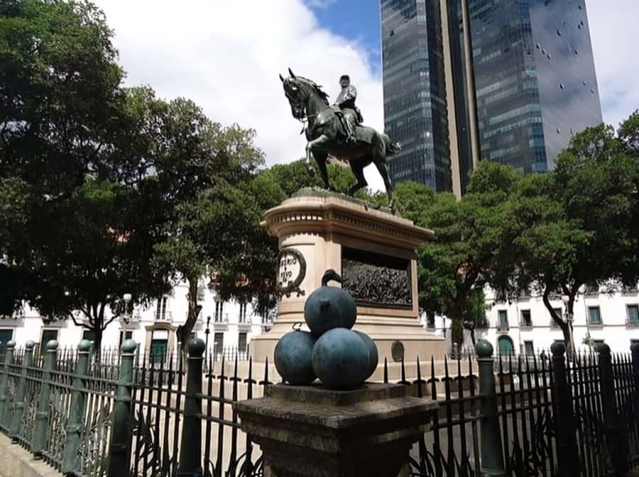 Rio de Janeiro : Must-See Sites Walking Tour With A Guide - Travessa do Comércio: a short alley walk that adds a lot
