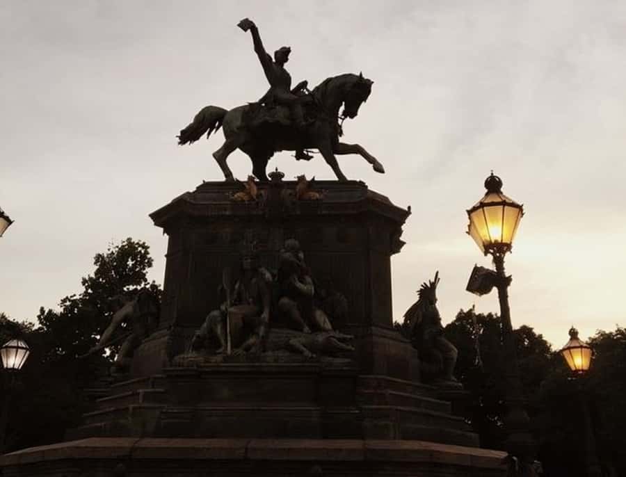Rio de Janeiro : Must-See Sites Walking Tour With A Guide - Centro stops that connect the dots: buildings, streets, and explanations
