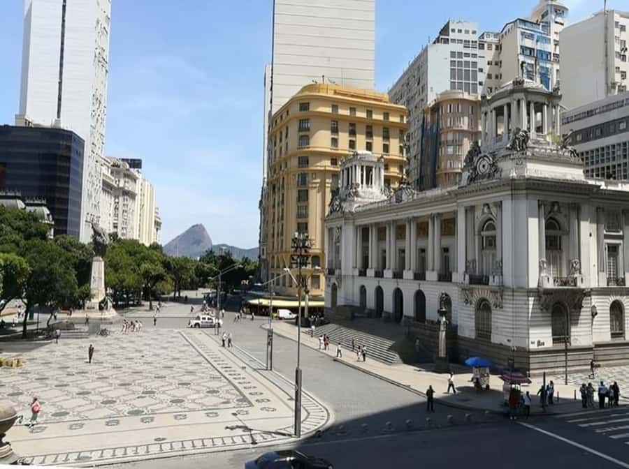 Rio de Janeiro : Must-See Sites Walking Tour With A Guide - Centro Cultural Banco do Brasil: architecture you can read with help