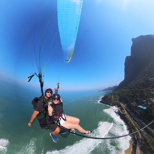 Rio de Janeiro : Paragliding Tandem Flights over Rio - At the ramp: training, inspector check, and the cameras rolling