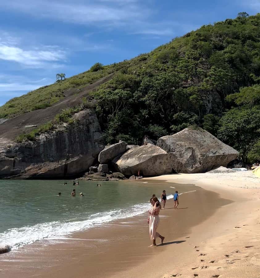 Rio de Janeiro: Pedra do Telégrafo trail and beach stop - Guides in English, Portuguese, or Spanish: Leonel Rodrigues plus praised storytelling