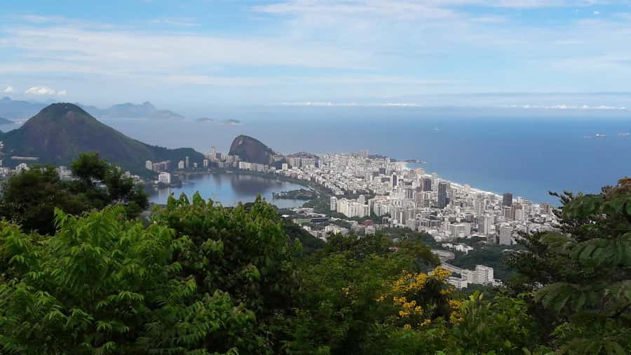 Rio de Janeiro: Private Day Tour with lunch - Maracanã stadium and the Sambadrome: big-city Rio energy