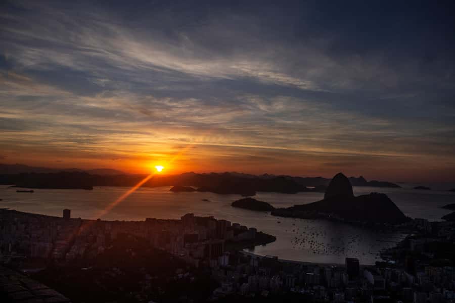 Rio de Janeiro: Private Sunrise Tour at Mirante Dona Marta - The sunrise stop: what to expect during the 1-hour viewing window
