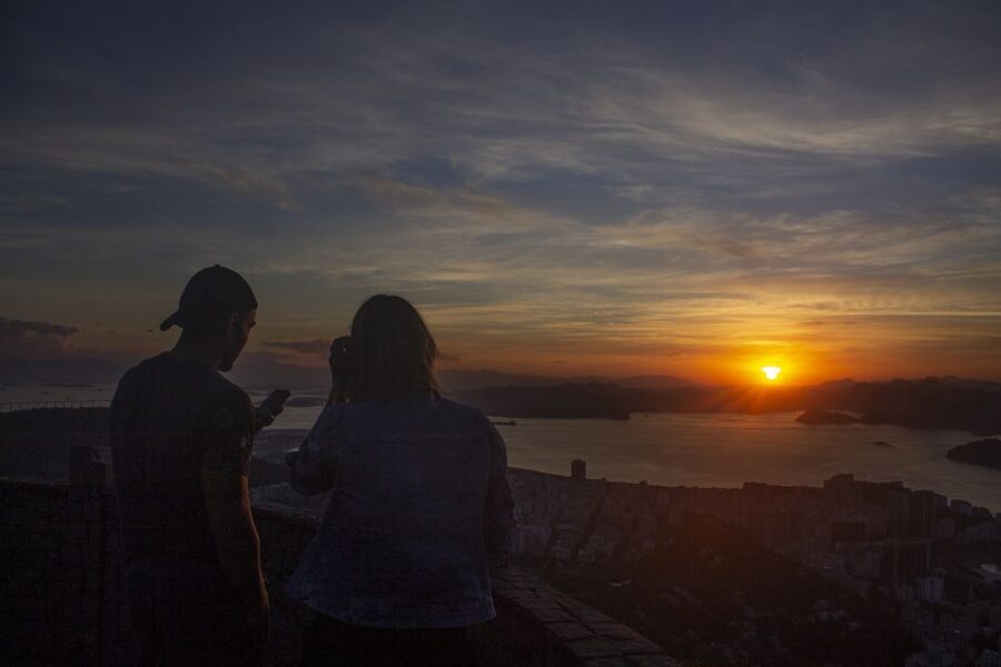 Rio de Janeiro: Private Sunrise Tour at Mirante Dona Marta - 360 meters up: what you’ll see across Rio, Niterói, ocean, Sugarloaf, and Christ