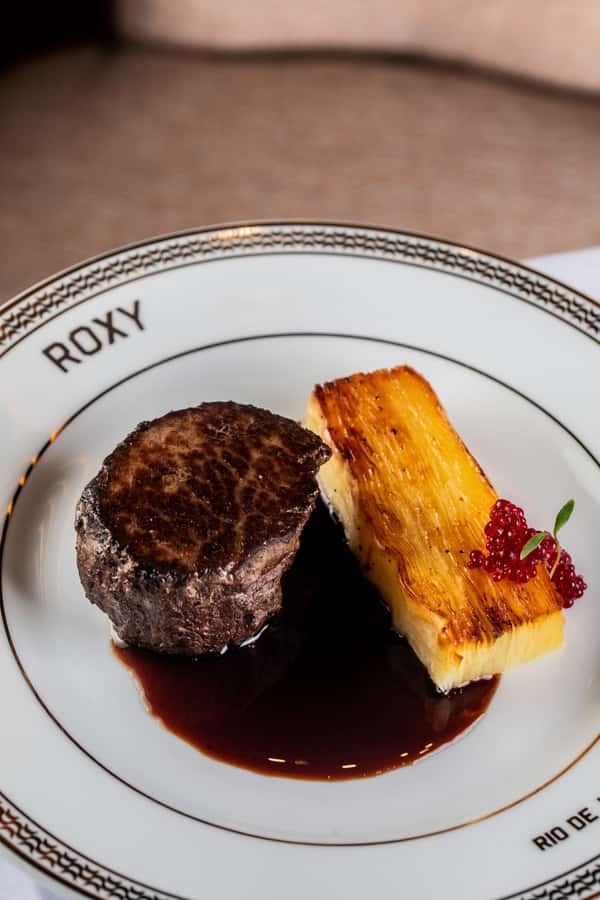 Rio de Janeiro: Roxy Dinner Show with Hotel Pickup - Dinner First: Chef Danilo Parah and the Pace of Bossa Nova