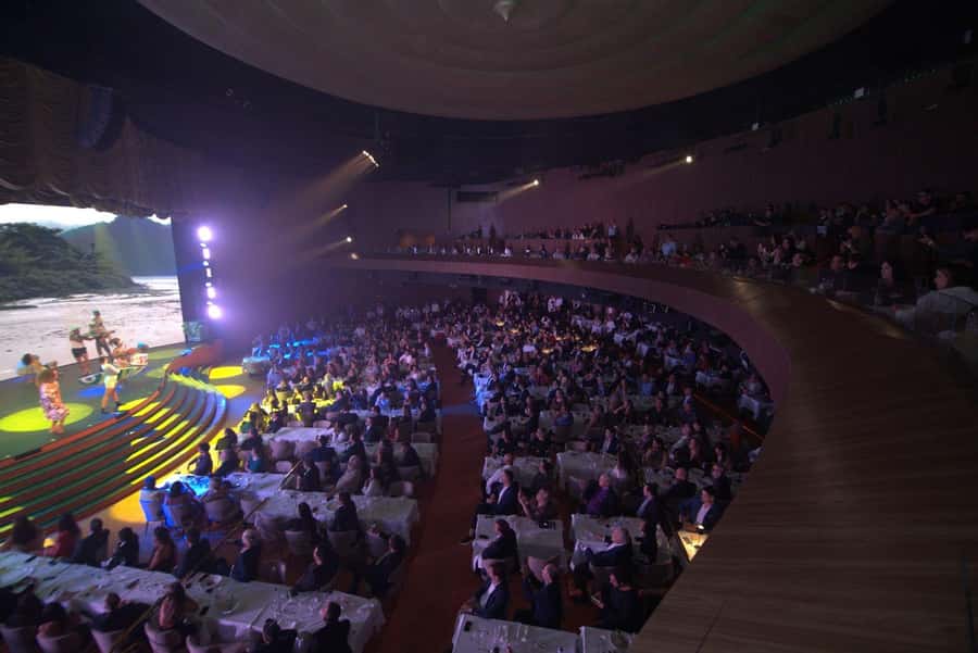 Rio de Janeiro: Roxy Dinner Show with Hotel Pickup - The Main Act: Aquele Abraço and What “Technology Meets Poetry” Means