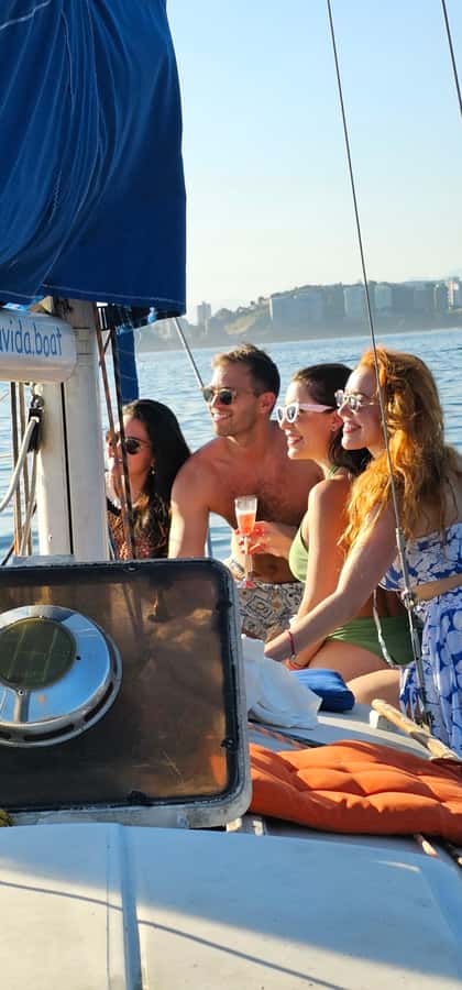 Rio de Janeiro: Sailing Sunset Tour with Snacks and Drinks - What’s Served Onboard: Caipirinhas, Beer, and Simple Snacks