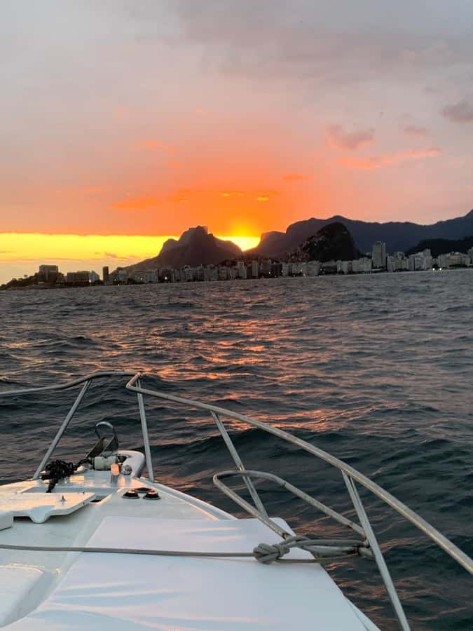 Rio de Janeiro: SpeedBoat Tour - Sunset with Beer - Niterói Contemporary Art Museum: seeing another side of the bay
